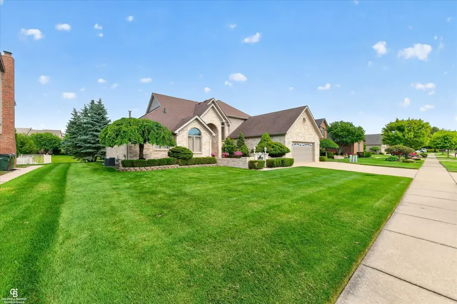 46640 Glen Pointe, Shelby, MI 48315 - #2