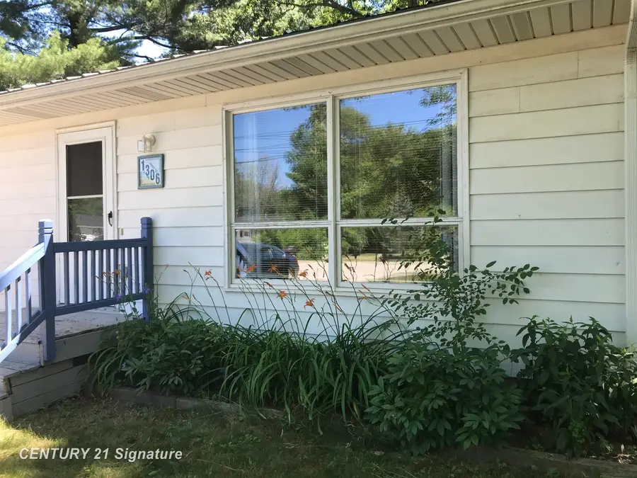 1306 Glen, Midland, MI 48640 - #2