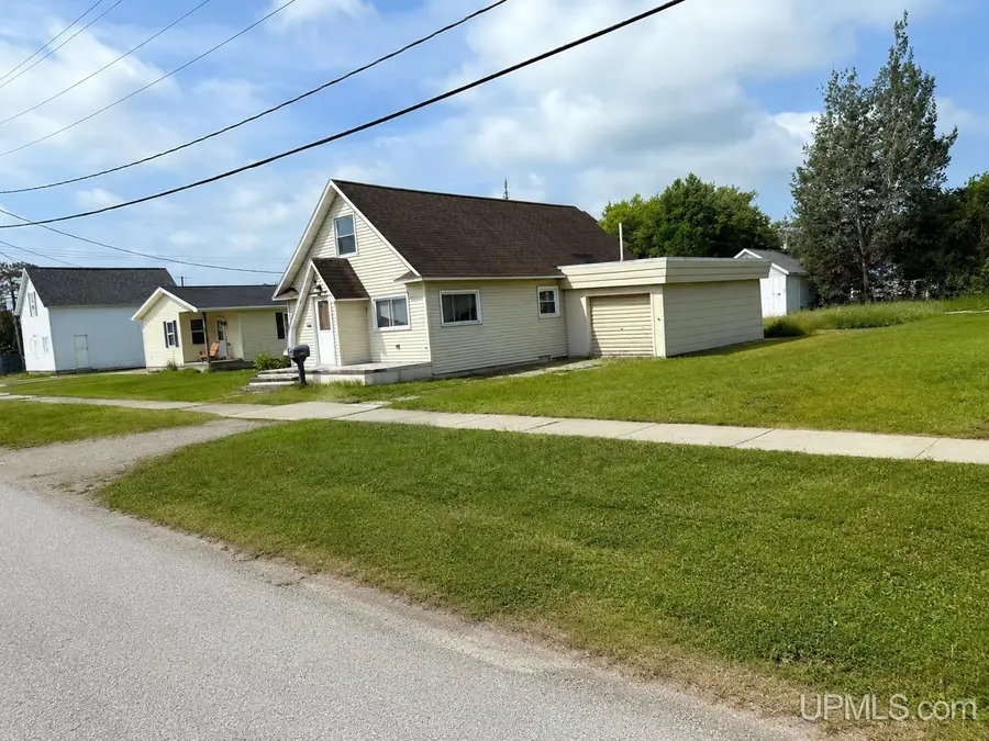 130 S 4th, Manistique, MI 49854 - #2