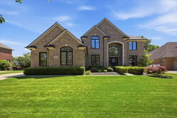 52250 Chickadee, Shelby Twp, MI 48315
