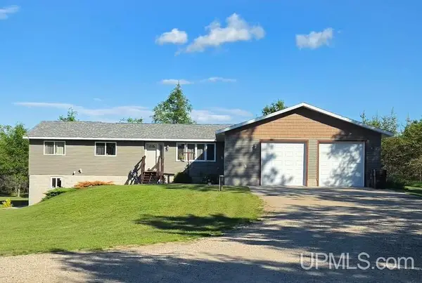 8960 Cty 513 T, Rapid River, MI 49878