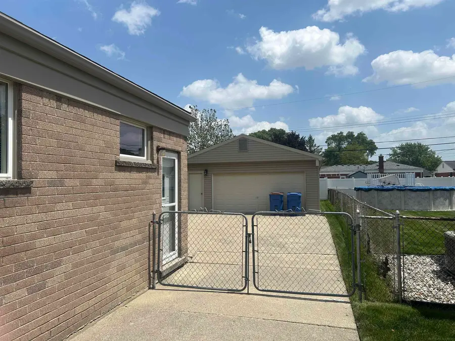 31434 Newport Dr., Warren, MI 48088 - #3