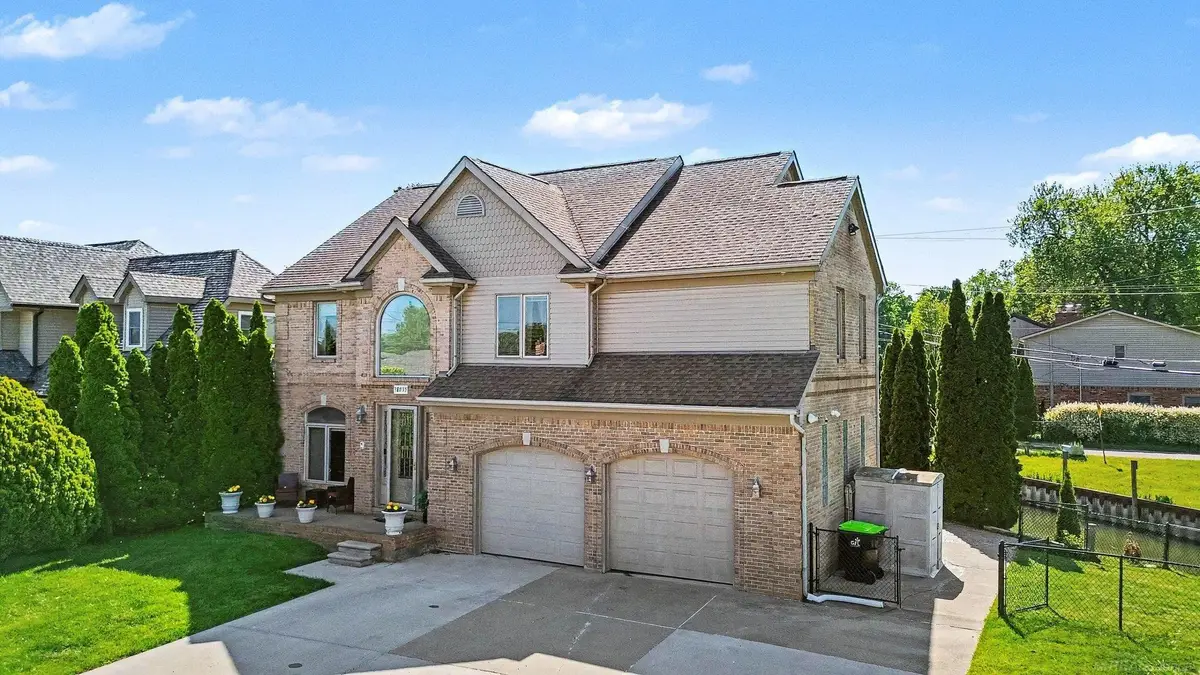 38035 Pointe Rosa, Harrison Township, MI 48045 - #1
