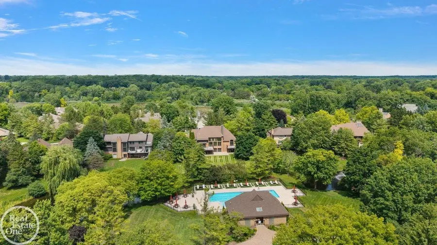 4585 Kiftsgate, Bloomfield Hills, MI 48302 - #2