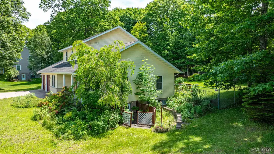 1909 Robindale, Houghton, MI 49931 - #3