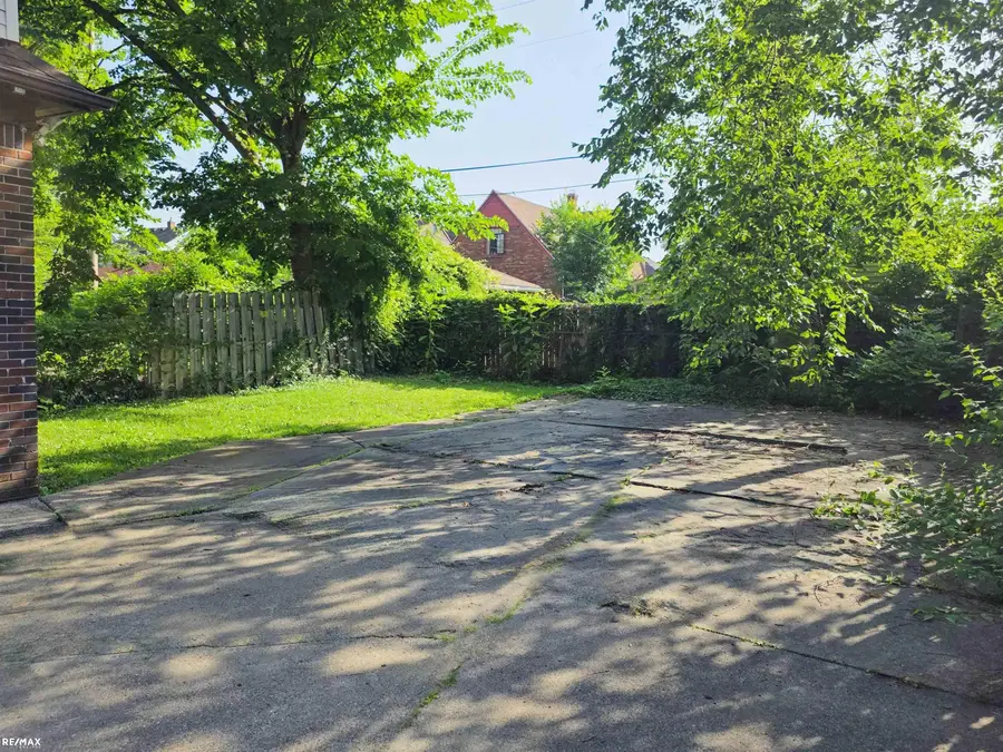 6110-6112 Yorkshire, Detroit, MI 48224 - #2