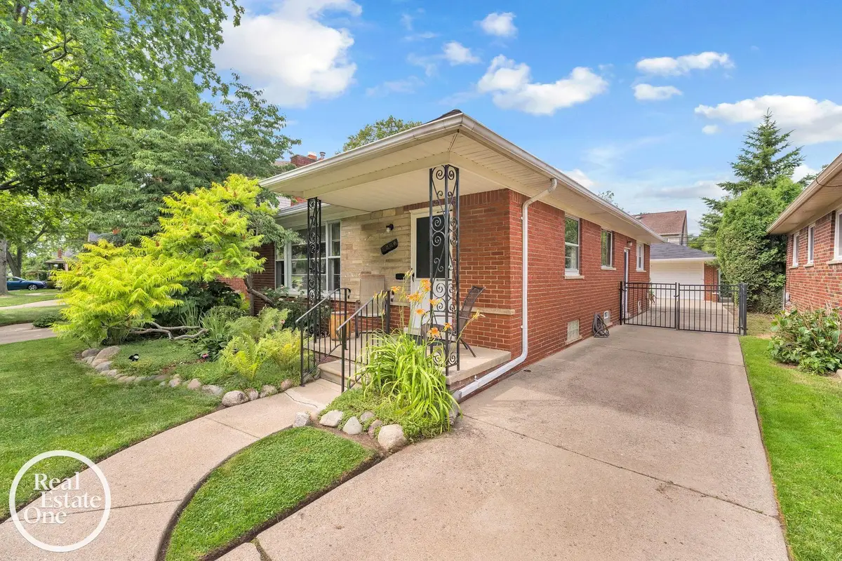 1806 Newcastle, Grosse Pointe Woods, MI 48236 - #1