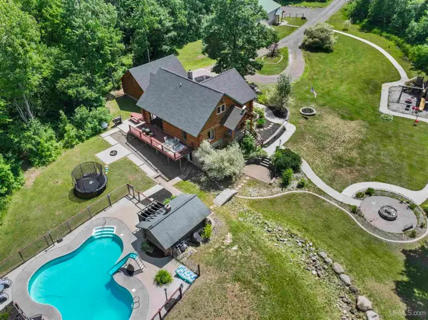 25160 Upper Point Mills, Hancock, MI 49930