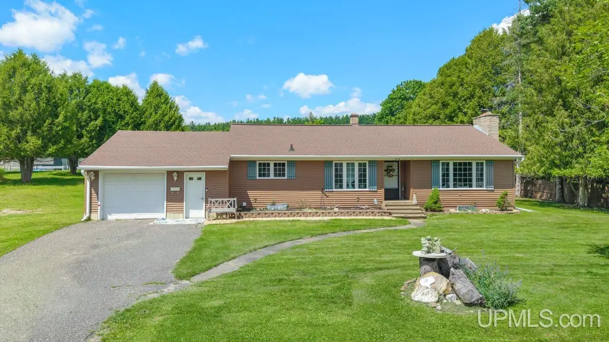 910 Houghteling, Iron Mountain, MI 49801 - #1