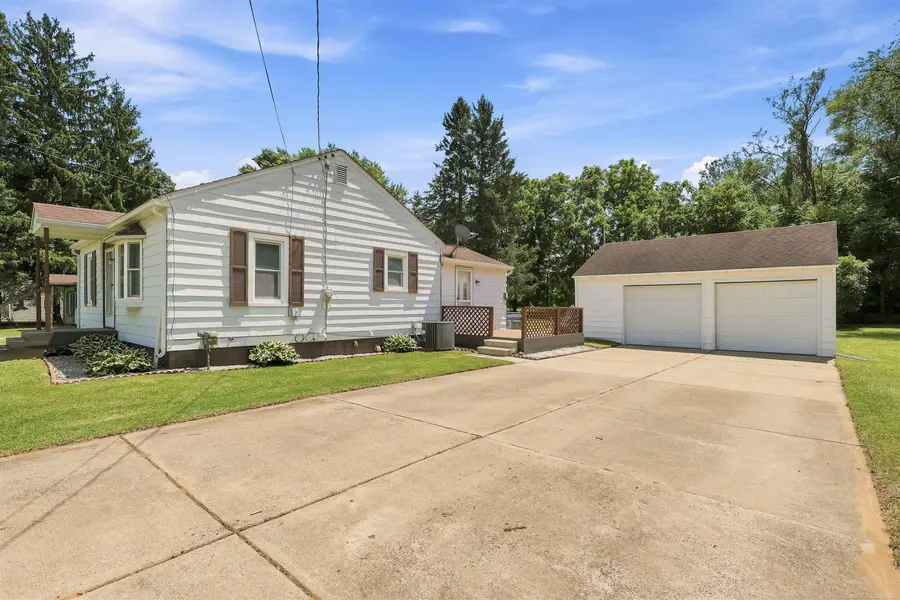 213 Peacock, Jackson, MI 49202 - #2