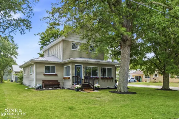 732 N 9th St, Saint Clair, MI 48079