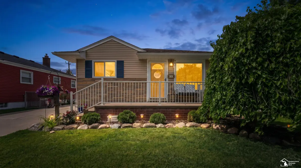 665 Park, Lincoln Park, MI 48146 - #1