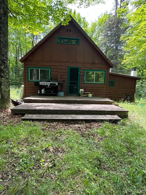 6051 N Ross Grade, Felch, MI 49831