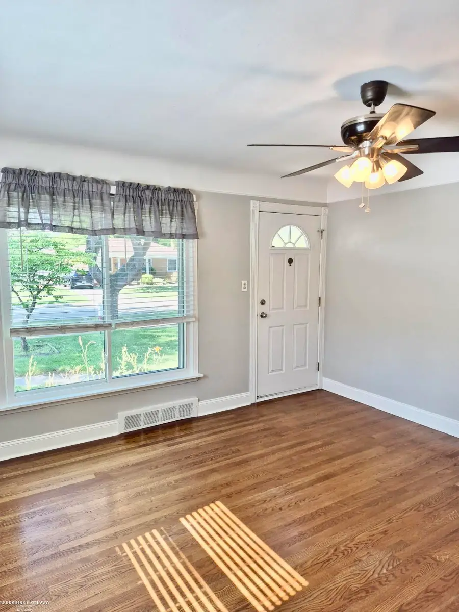 20007 Elizabeth, Saint Clair Shores, MI 48080 - #3