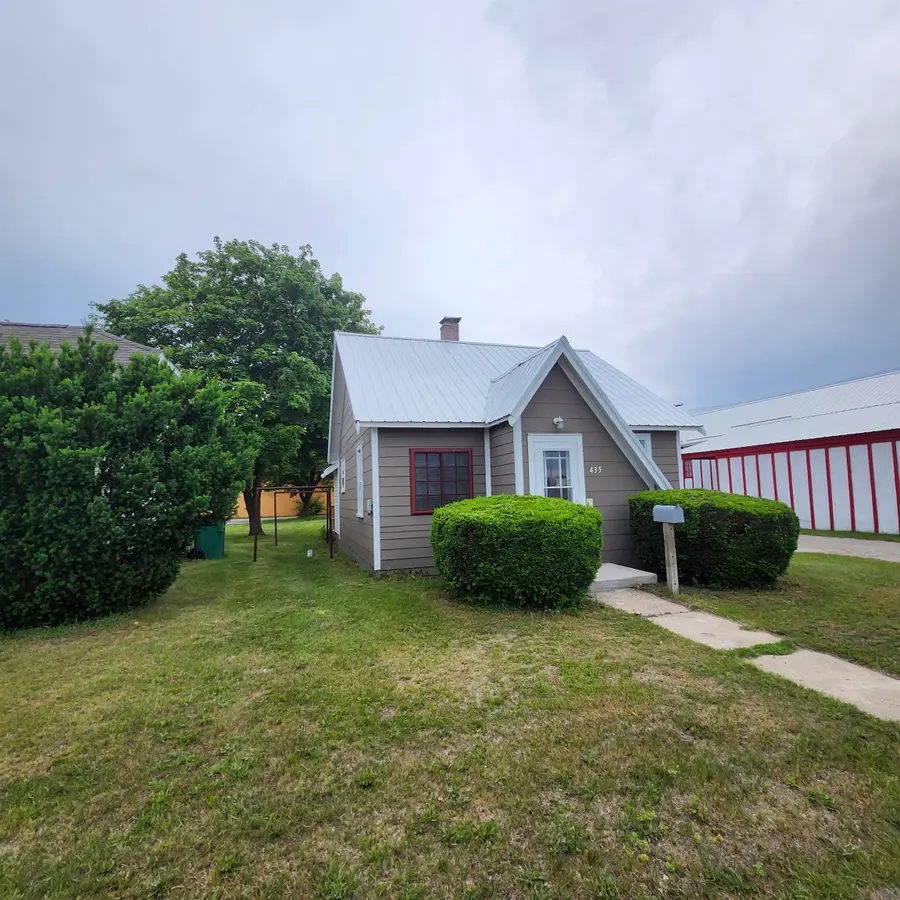 435 E Cedar, Gladwin, MI 48624 - #2