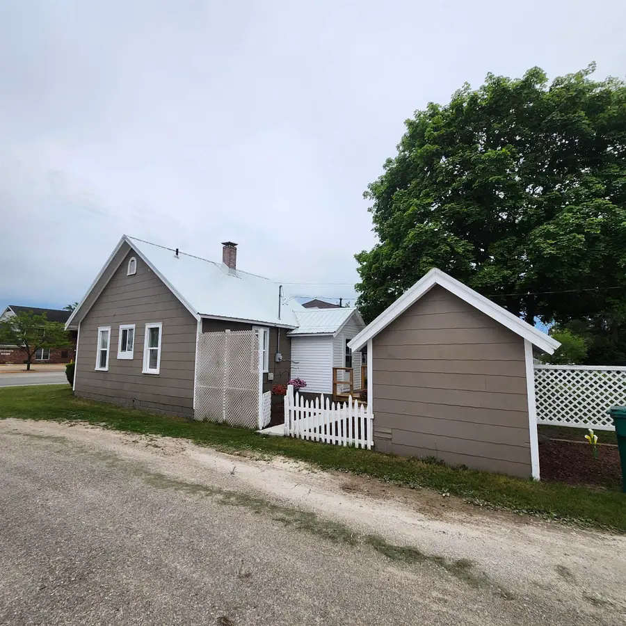 435 E Cedar, Gladwin, MI 48624 - #3
