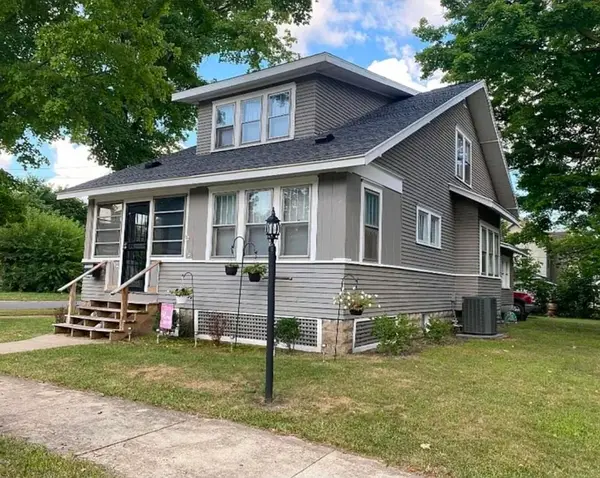 902 7th, Three Rivers, MI 49093