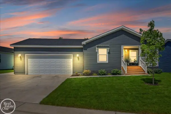 184 Riviera, Lapeer, MI 48446