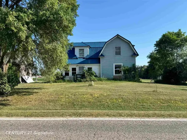 5732 E Grass Lake, Clare, MI 48617