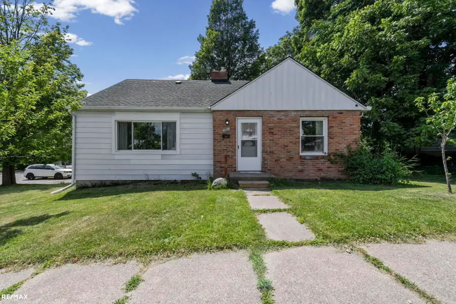301 N East S, Fenton, MI 48430 - #2