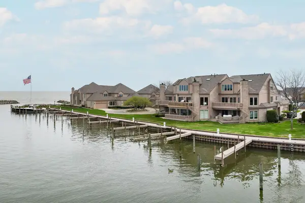 26230 Harbour Pointe, Harrison Twp, MI 48045