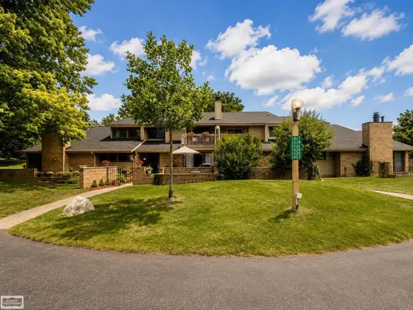 1527 S Hill, Bloomfield Hills, MI 48304