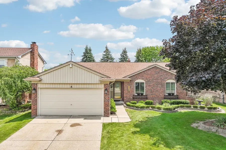 42140 Royal, Clinton Township, MI 48038 - #2