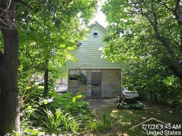 810 Crapo, Flint, MI 48503 - #3
