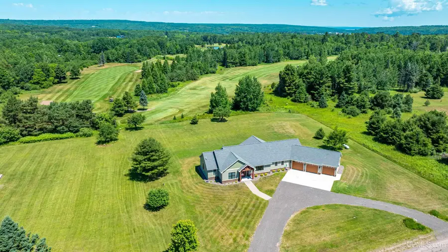 46542 Golf, Chassell, MI 49916 - #2