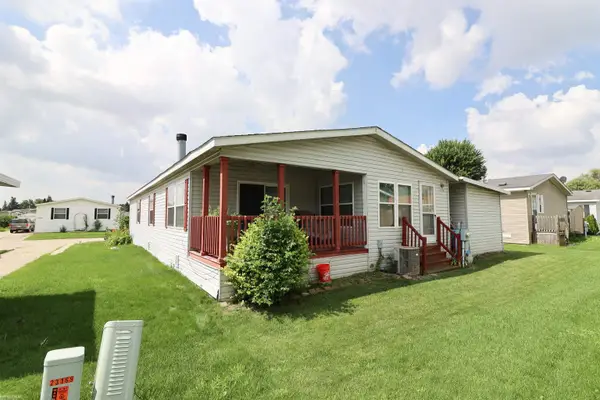 23157 Grey Gables, Clinton Township, MI 48036