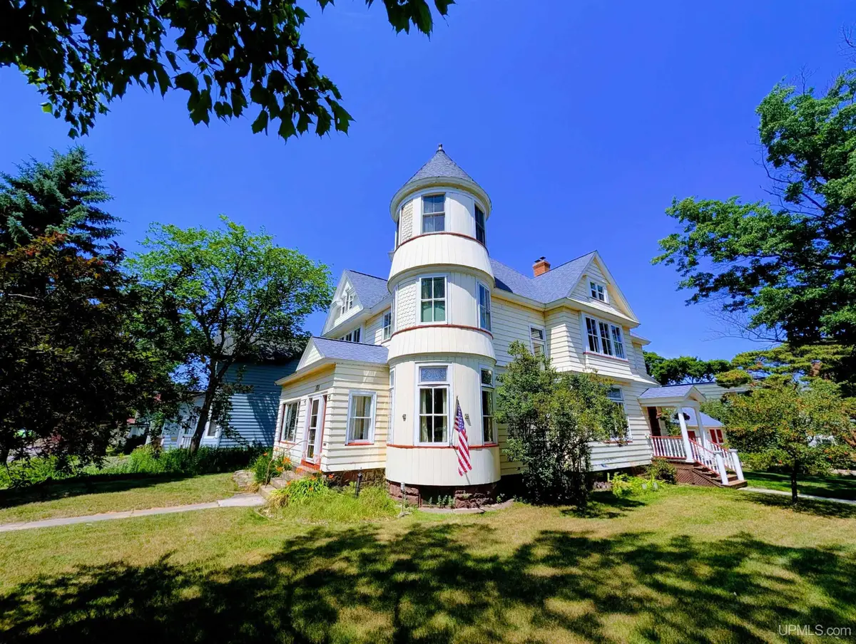 131 E Arch, Marquette, MI 49855 - #1