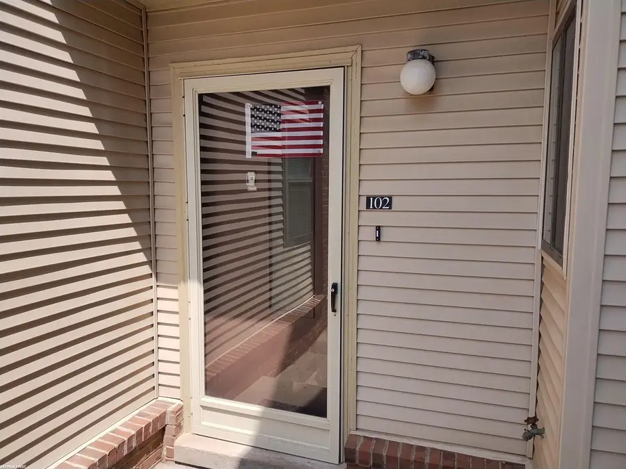 6619 Apt 102 Ridgefield Cir #102, West Bloomfield, MI 48322 - #3