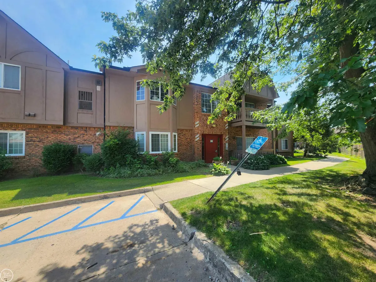 30522 Oakridge Manor, Roseville, MI 48066 - #1