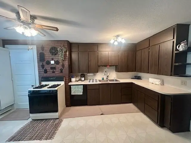 300 W Maple, Gladwin, MI 48624 - #3