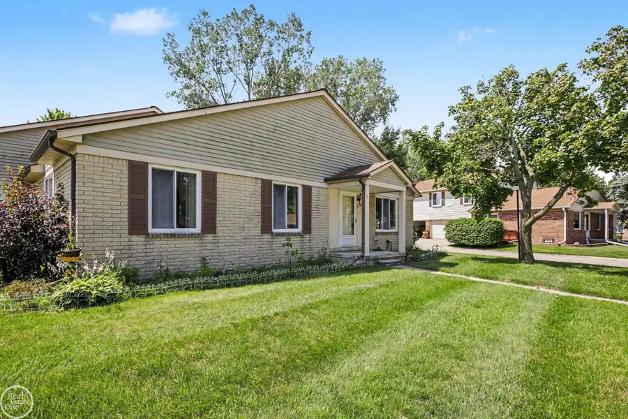 31796 Breezeway #25, New Baltimore, MI 48047 - #3