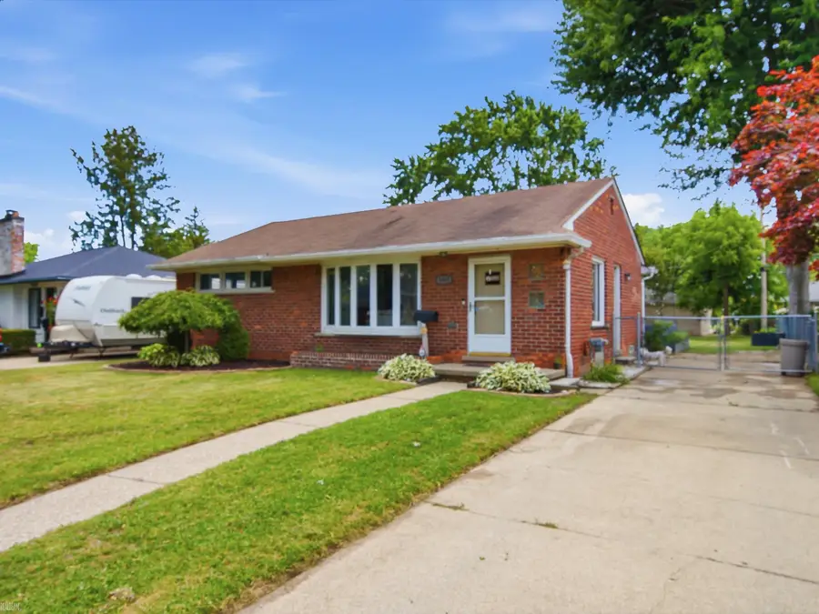 1005 N Esplanade, Mount Clemens, MI 48043 - #2