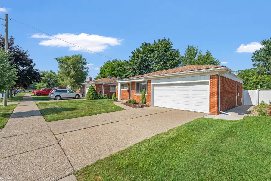 29345 Ridgefield, Warren, MI 48088 - #2