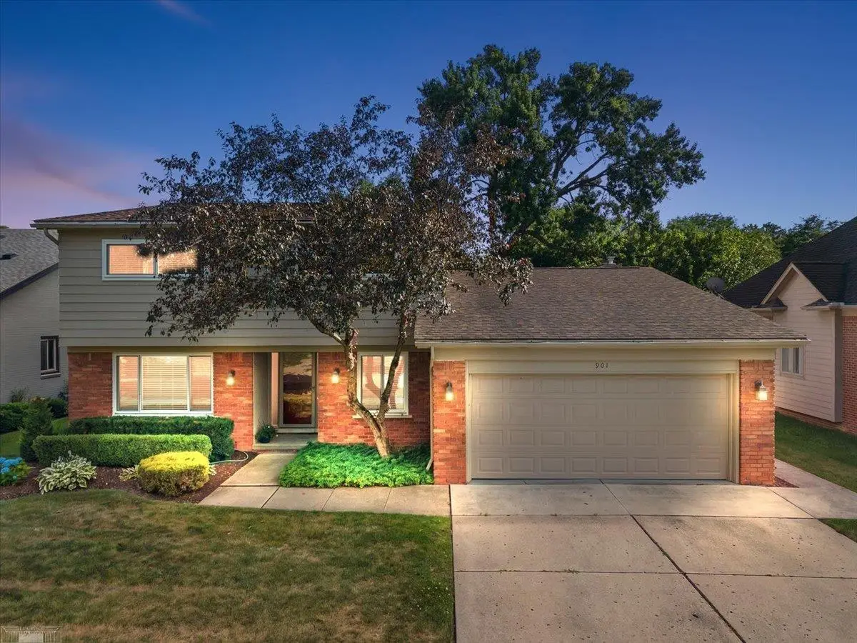 901 Hollywood, Grosse Pointe Woods, MI 48236 - #1