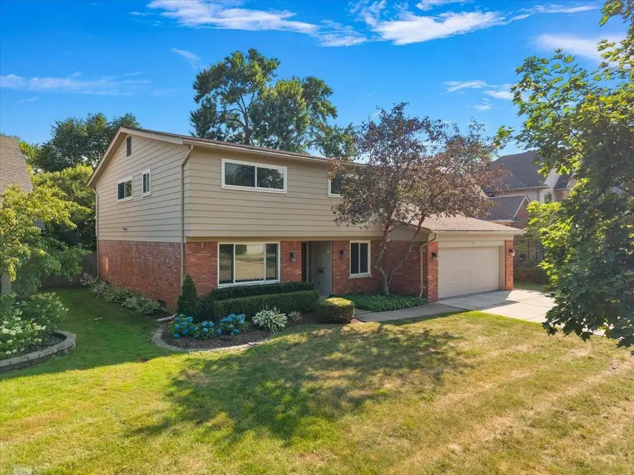 901 Hollywood, Grosse Pointe Woods, MI 48236 - #2