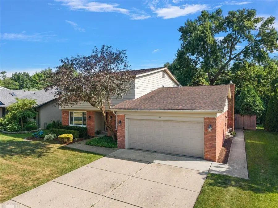 901 Hollywood, Grosse Pointe Woods, MI 48236 - #3