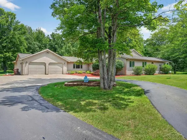 457 E Mier, Sanford, MI 48657