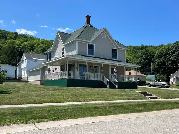 831 W Munising, Munising, MI 49862