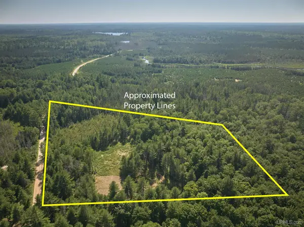 7806 E Doe Lake, Wetmore, MI 49895