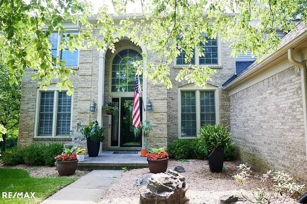 4199 Wincrest Ln, Rochester, MI 48306