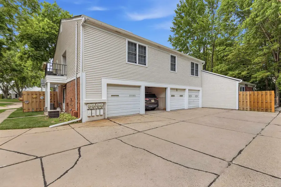 24746 Meadow Creek, Harrison Township, MI 48045 - #2