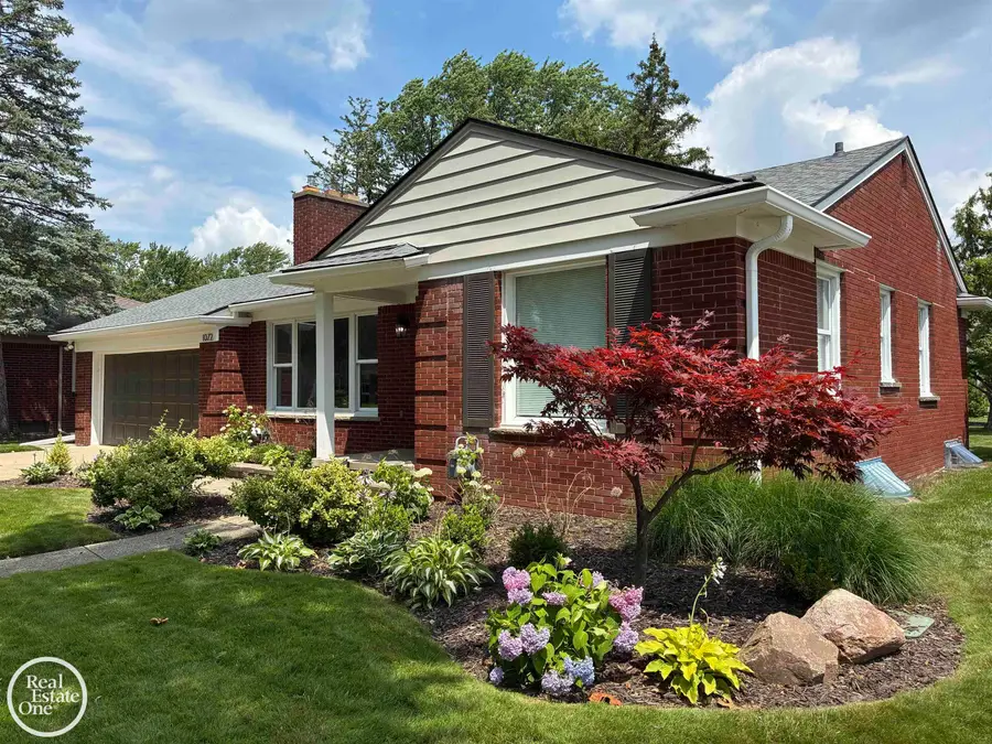 1072 S Brys, Grosse Pointe Woods, MI 48236 - #2