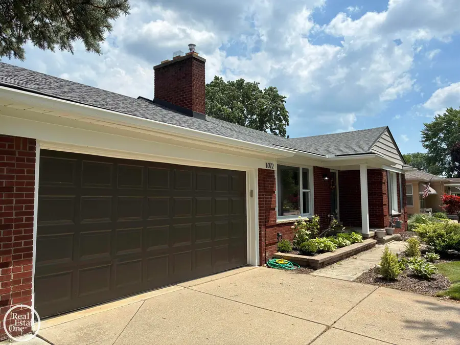 1072 S Brys, Grosse Pointe Woods, MI 48236 - #3