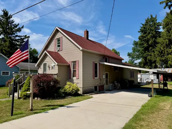 623 N Line, Chesaning, MI 48616
