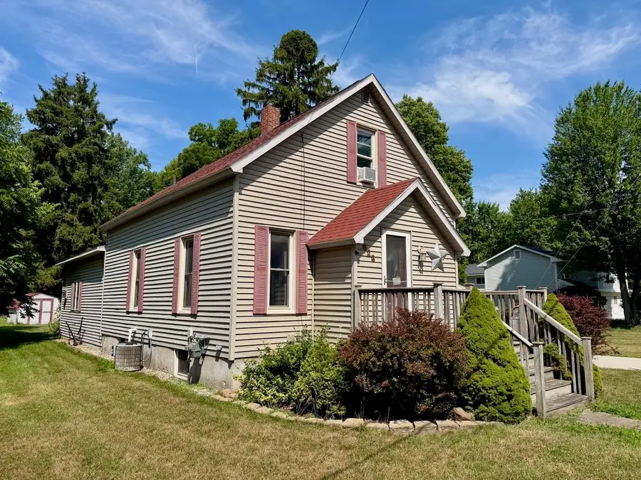 623 N Line, Chesaning, MI 48616 - #3