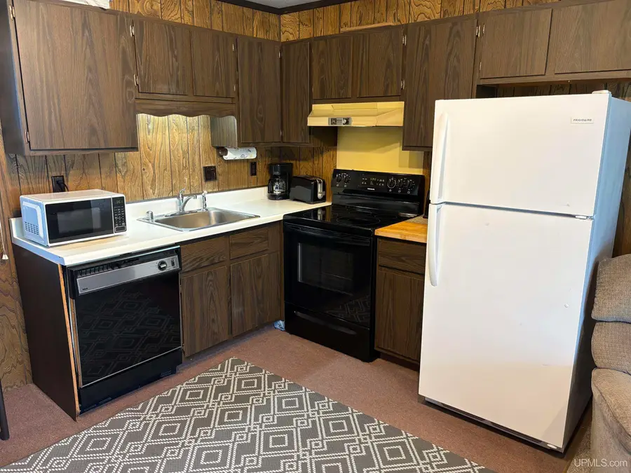 1060 Larue #B-8, Hurley, WI 54534 - #2